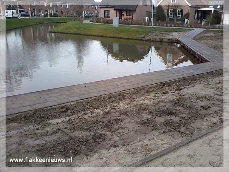 Bewoners willen veilig pad naast vijver