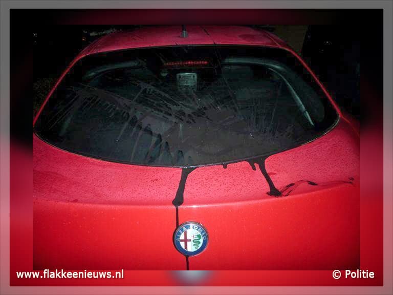 Alfa Romeo met zwarte verf besmeurd