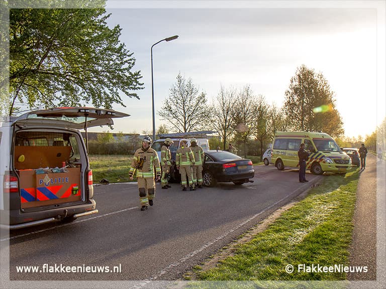 Frontale botsing op Korteweegje Dirksland