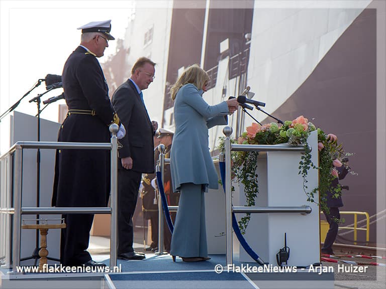 Karel Doorman gedoopt voor behouden vaart