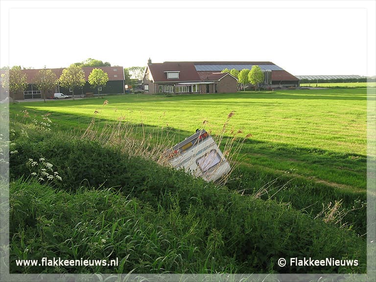 Caravan van de dijk bij Herkingen