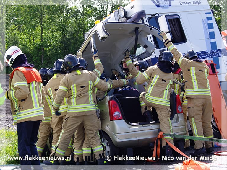 Ongeval met beknelling N215 Melissant