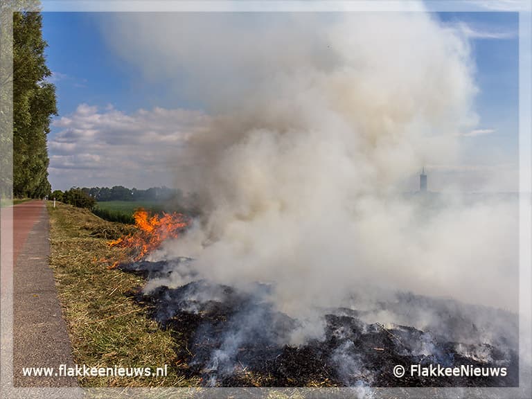 Een bermbrand is zo ontstaan