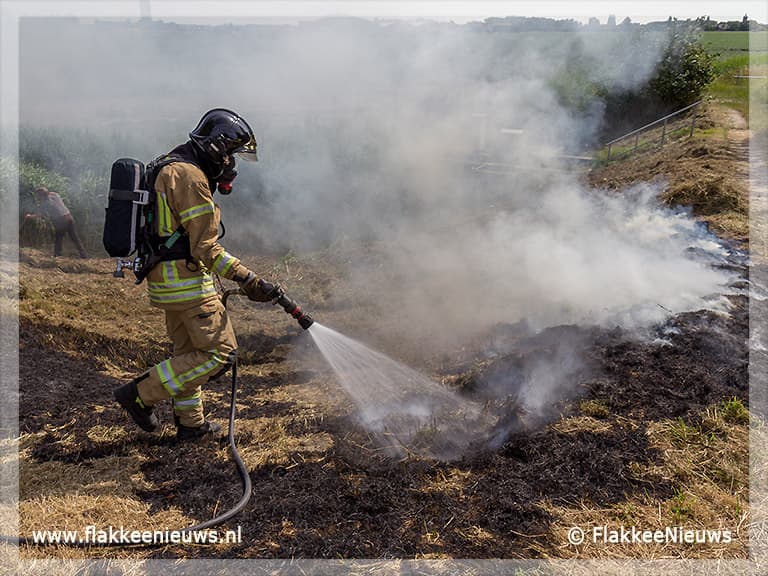 Een bermbrand is zo ontstaan