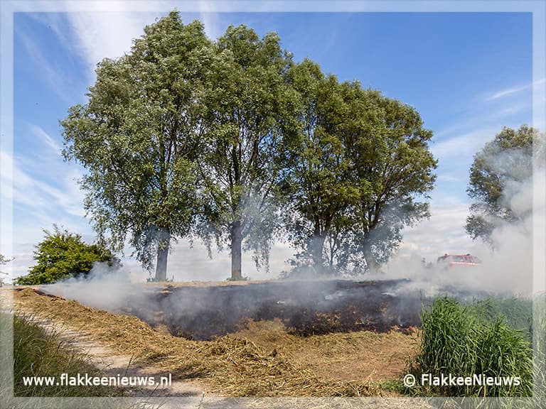 Een bermbrand is zo ontstaan