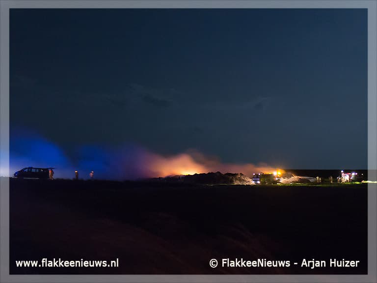 Hooibalen in brand bij Goedereede