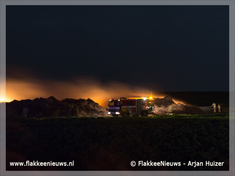 Hooibalen in brand bij Goedereede