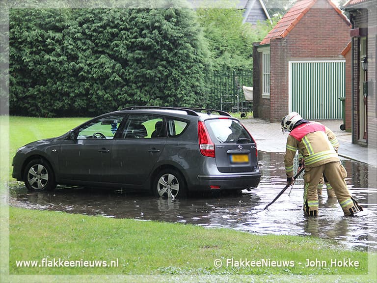 Plaatselijke hoosbui in Ooltgensplaat