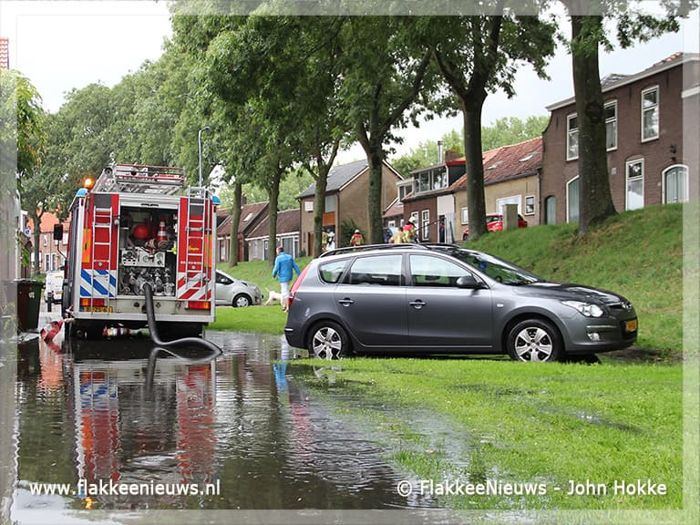 Plaatselijke hoosbui in Ooltgensplaat