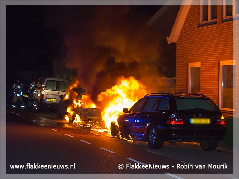 Auto's in brand in Stad aan 't Haringvliet