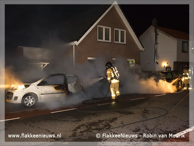 Auto's in brand in Stad aan 't Haringvliet