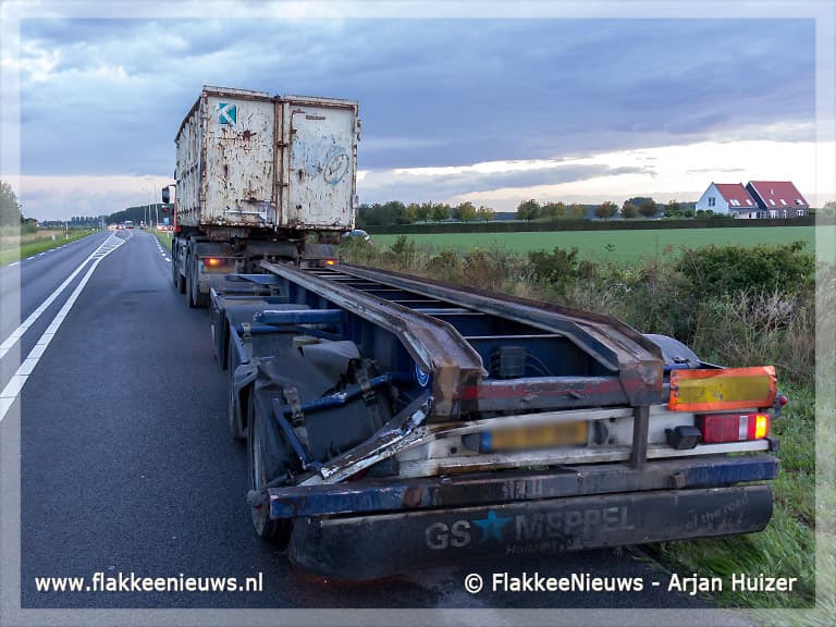 Afsluiting N215 door container tegen auto