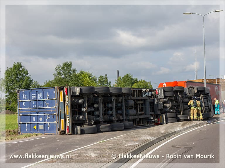 Vrachtwagen geschaard op de Zuidelijke Randweg