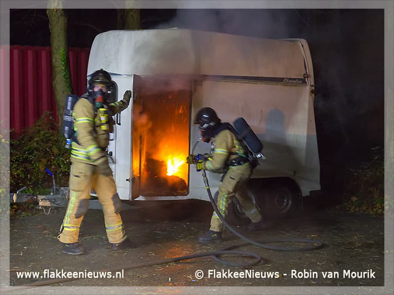 Paardentrailer in brand