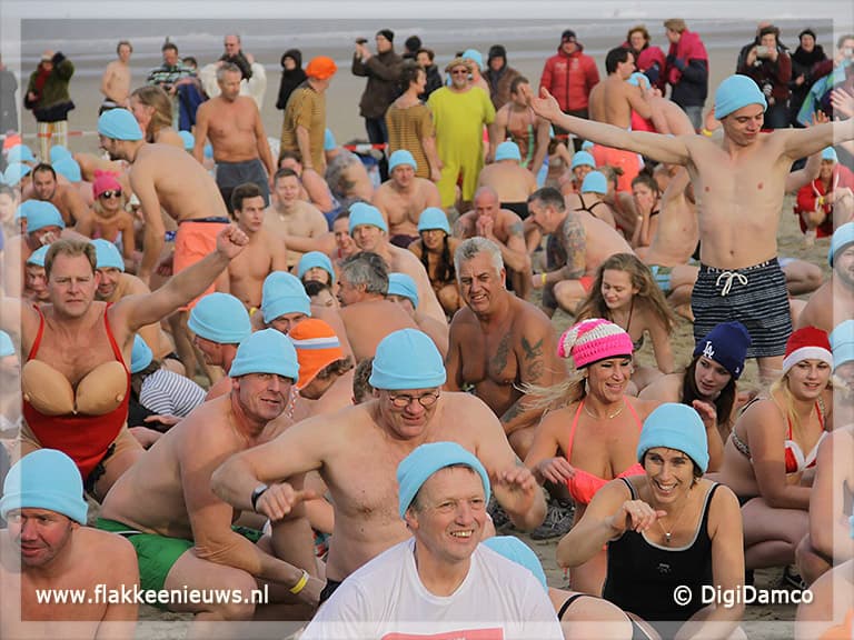 Geslaagde koude Ouddorpse nieuwjaarsduik
