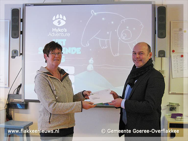 Wethouder introduceert ijsbeer Hyko op de Bosseschool