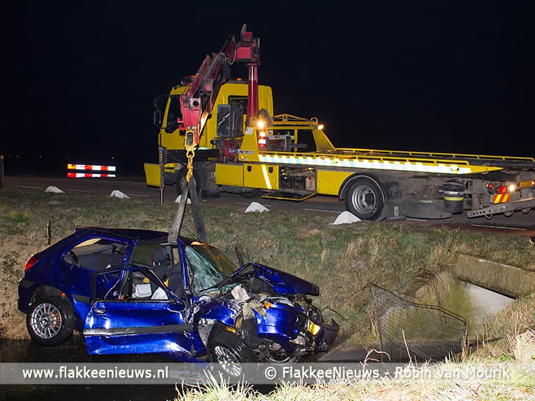 Gewonden bij auto te water polder Dirksland