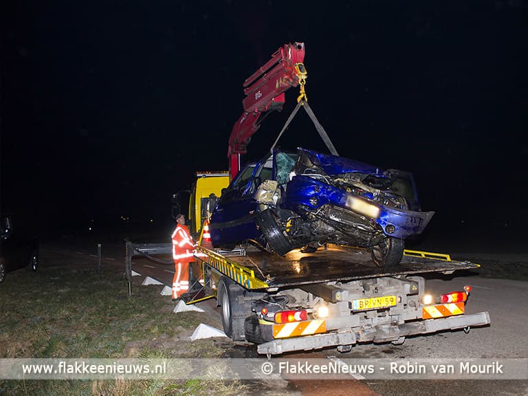 Gewonden bij auto te water polder Dirksland
