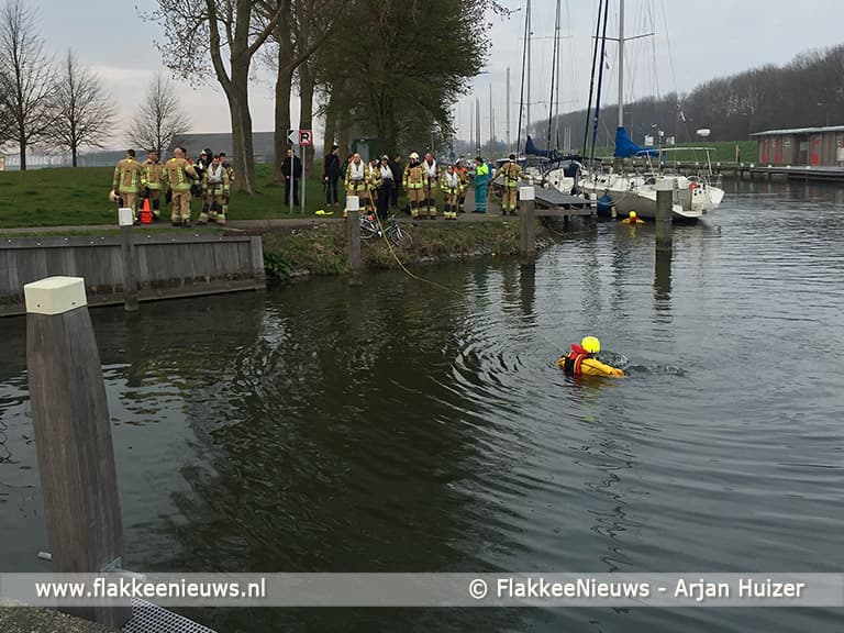 Grote zoekactie na vondst fiets aan waterkant