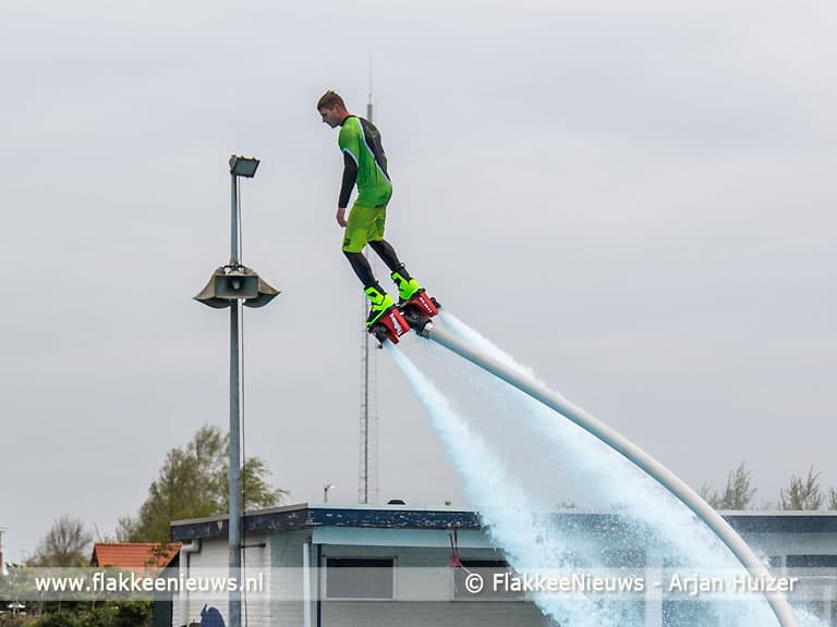 Buitenzwembad in Stellendam vliegend geopend