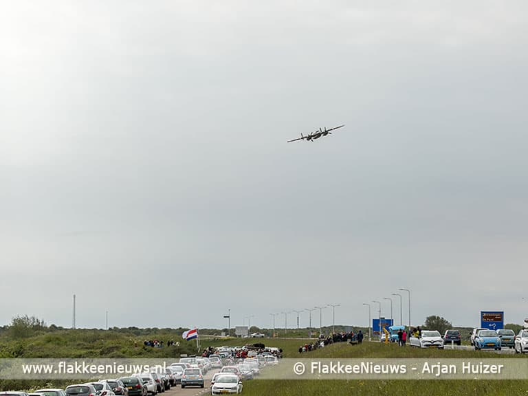 Flypast waardige afsluiter van onthulling herdenkingspaneel