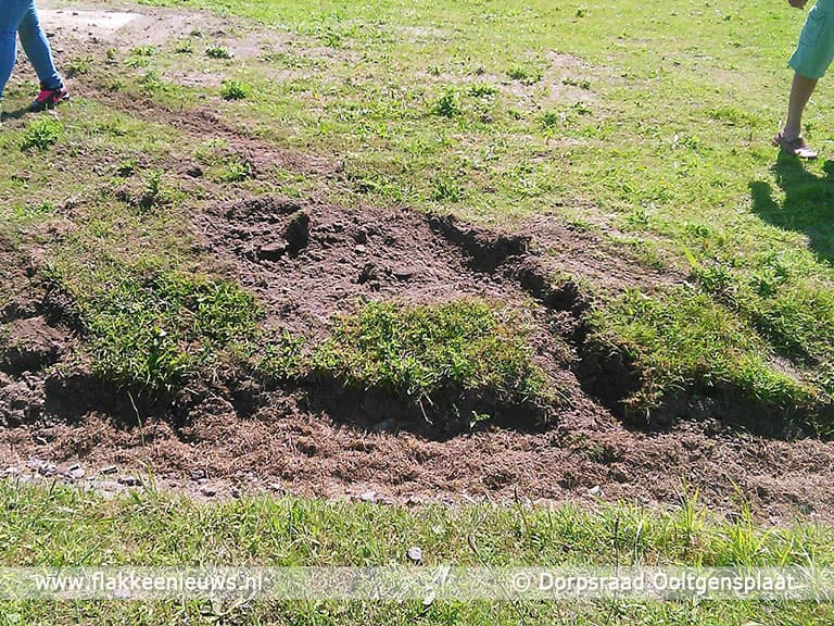 Strandje van Ooltgensplaat weer vernield, Dorpsraad wil maatregelen
