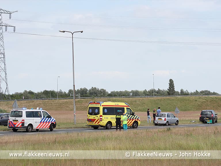 Auto verliest fiets op N59