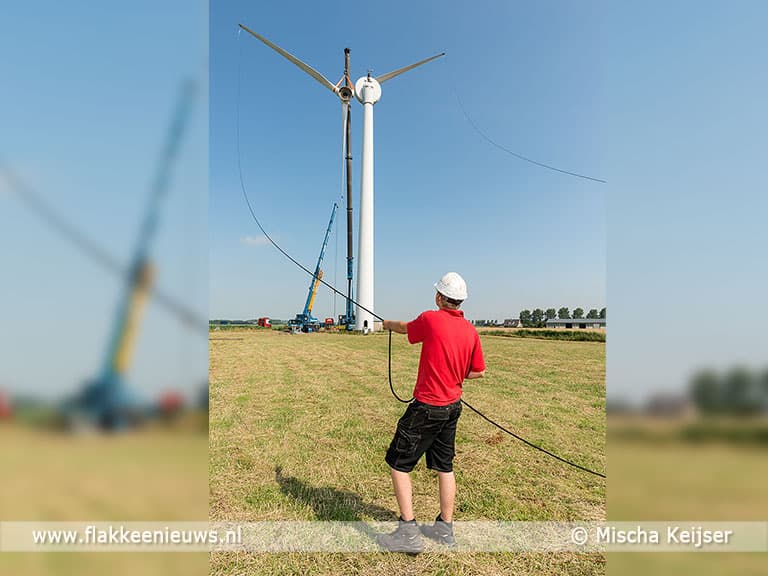 Eerste turbine op  windpark Battenoert afgebroken