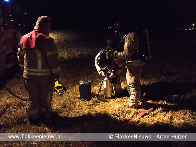 Tractor uitgebrand op het land