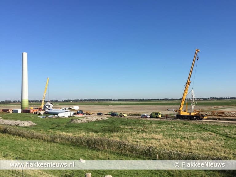 Man gewond bij windmolenpark
