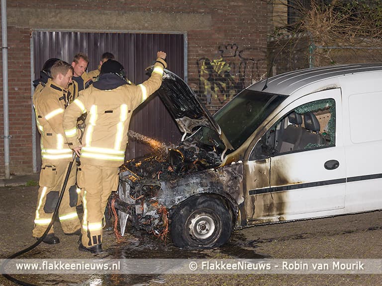 Bestelwagen in brand