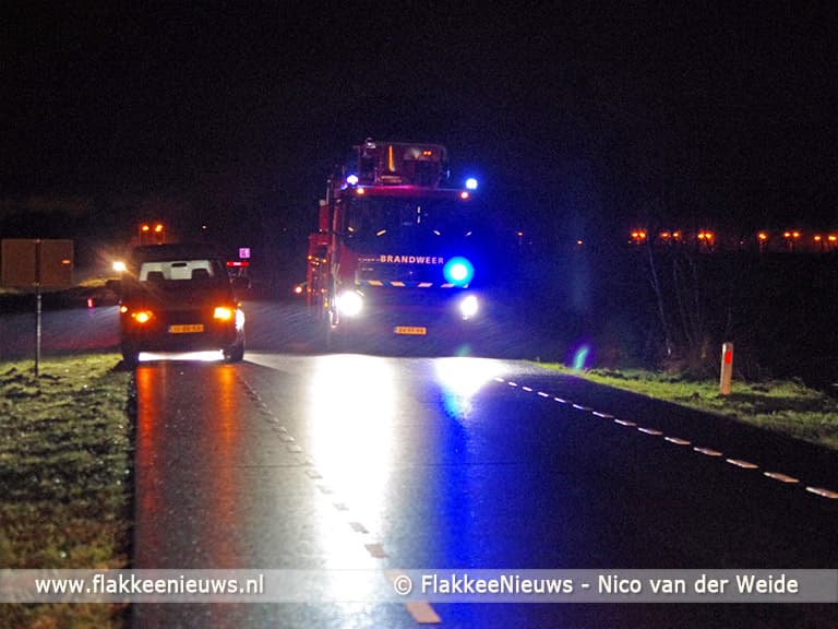 Grote brand bij boerderij in polder Stellendam