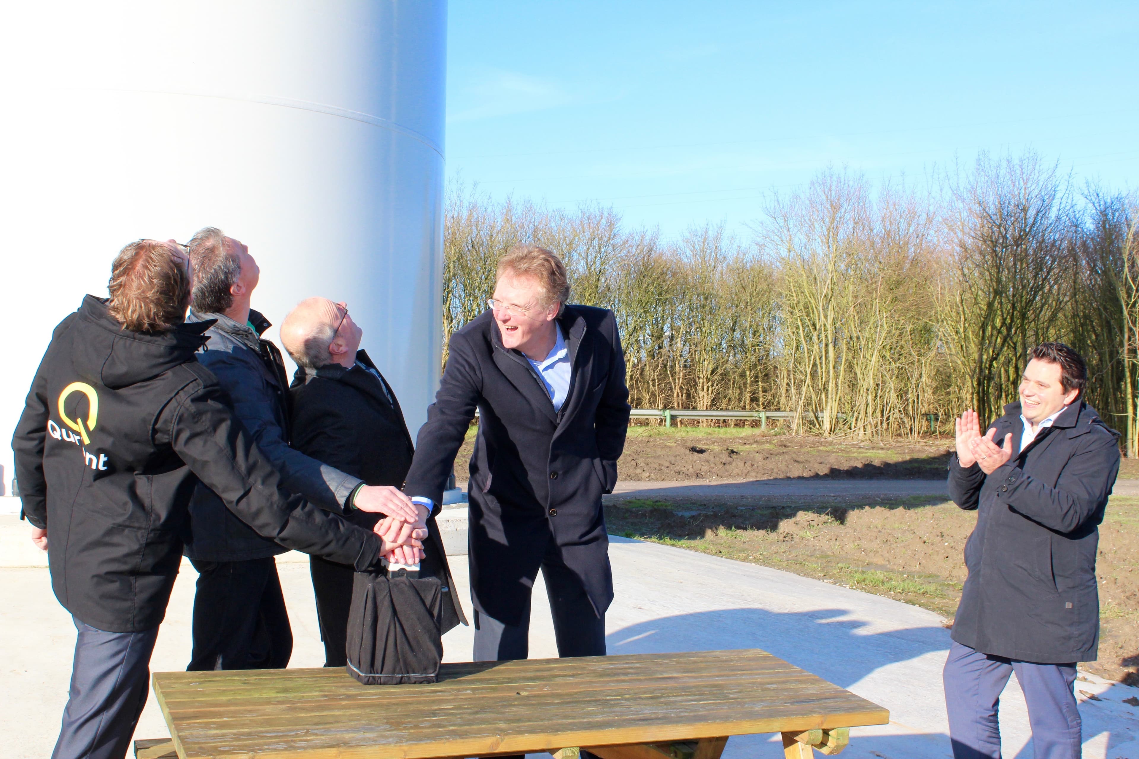 Leden Qurrent nemen windmolens Hellegatsplein in gebruik