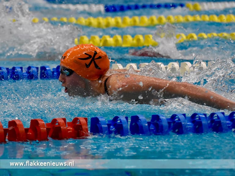 Sophie de Jonge en Elise Tanis toptalenten wedstrijdzwemmen