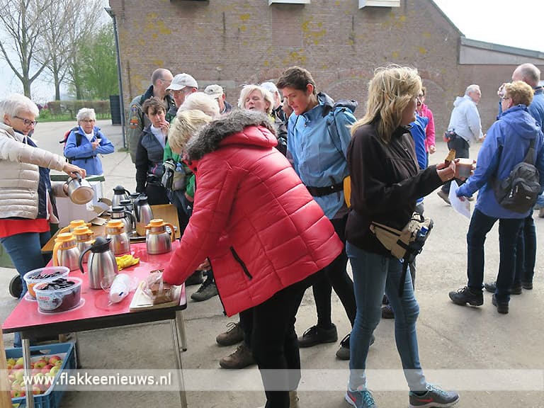 833 deelnemers voor 5e tulpenwandeltocht