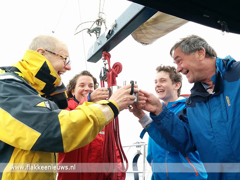 Burgemeester Grootenboer wuift ernstig zieken uit
