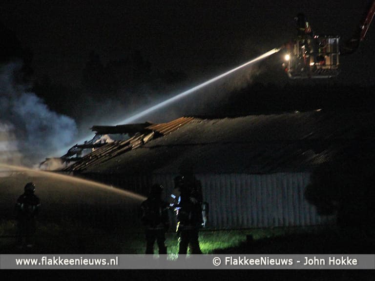 Brand verwoest loods in Ooltgensplaat