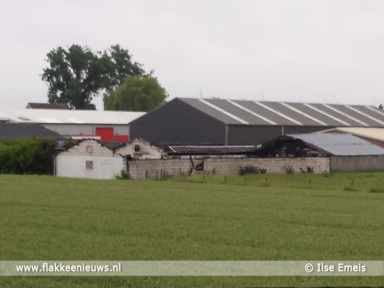 Brand verwoest loods in Ooltgensplaat
