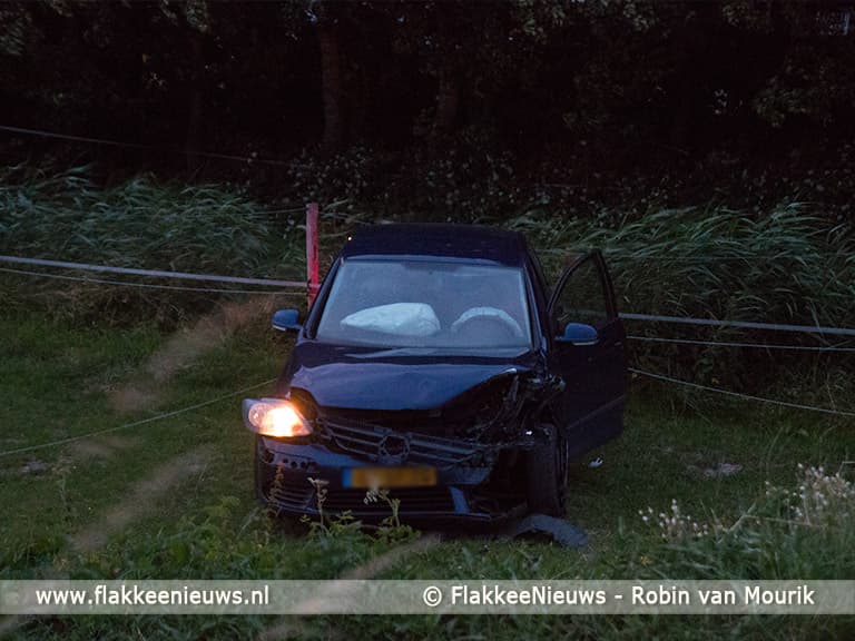 Frontale botsing in polder Sommelsdijk