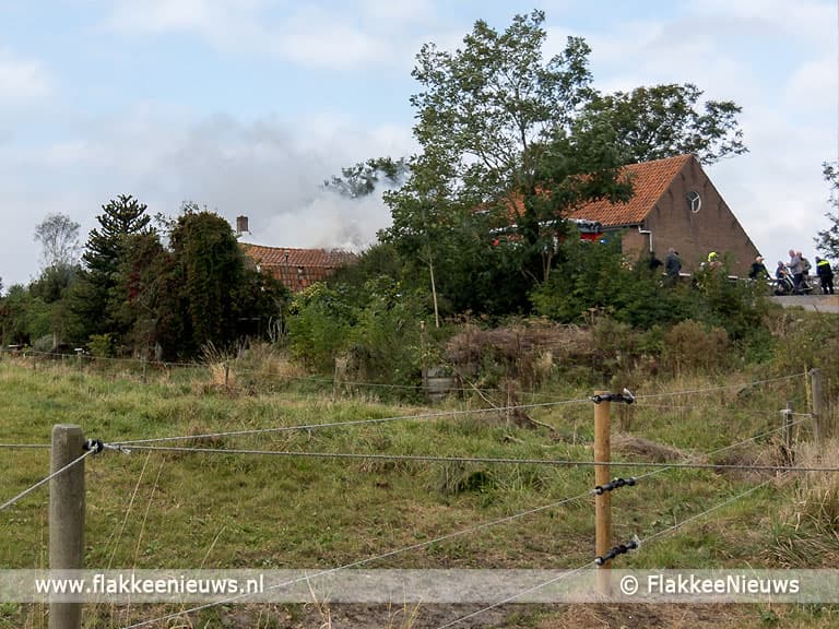 Middelbrand aan de Molendijk in Melissant