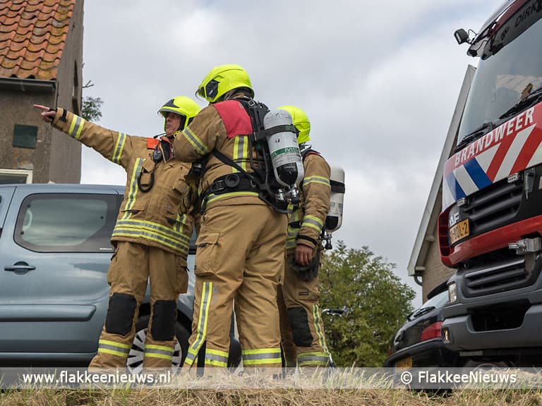 Middelbrand aan de Molendijk in Melissant