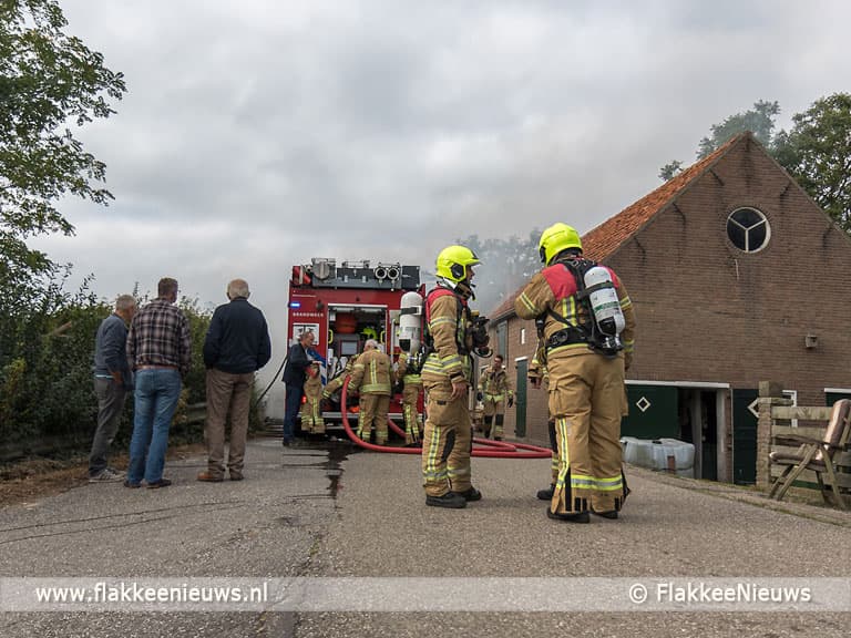 Middelbrand aan de Molendijk in Melissant