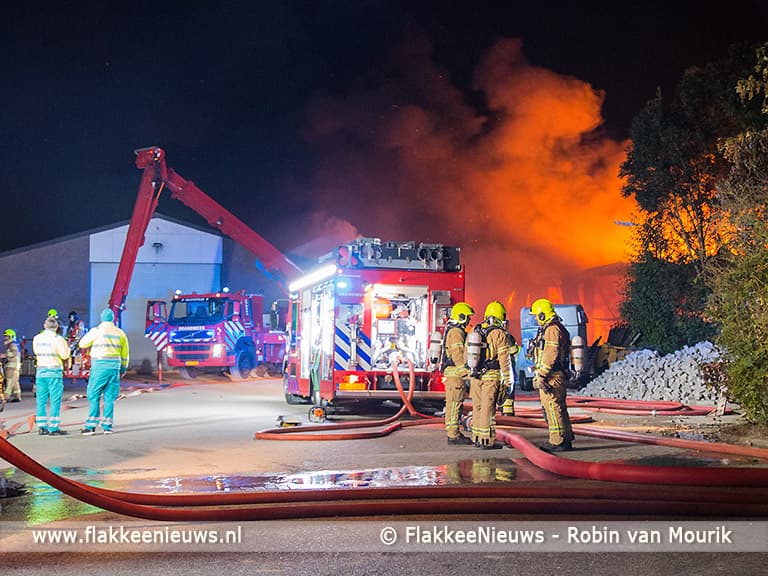 Zeer grote brand in paardenschuur Sommelsdijk