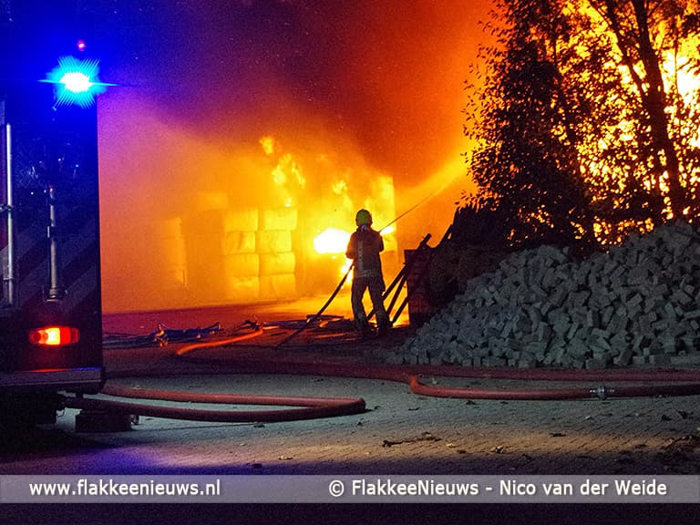 Zeer grote brand in paardenschuur Sommelsdijk
