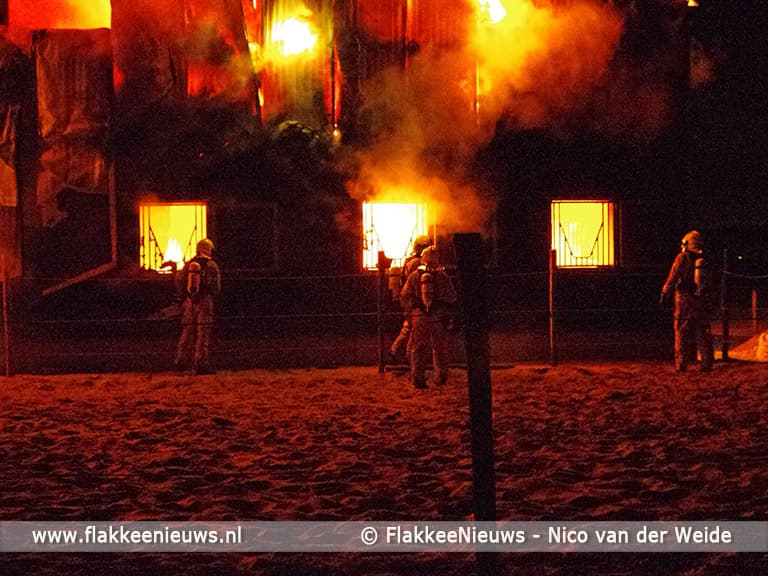 Zeer grote brand in paardenschuur Sommelsdijk