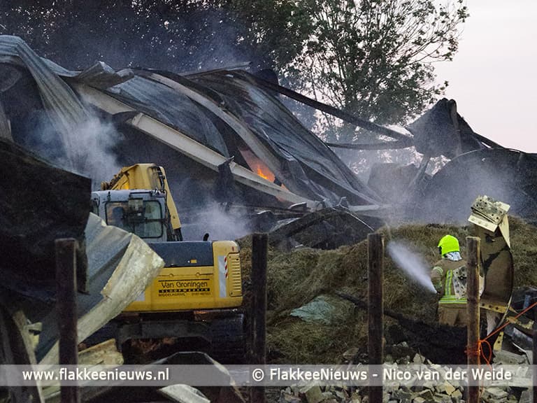 Zeer grote brand in paardenschuur Sommelsdijk