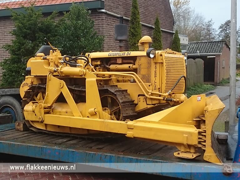 Stadtenaar schenkt bulldozer aan museum