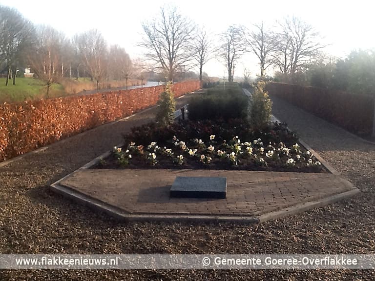 Begraafplaats watersnoodramp Oude-Tonge opgeknapt