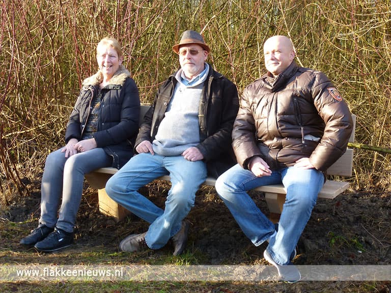 Dorpsraden blij met geplaatste bankjes