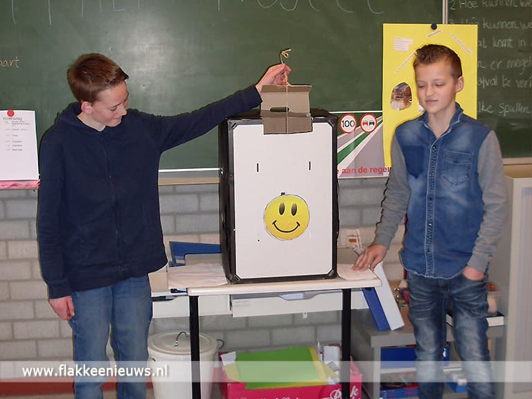 Een lachebek als afvalbak